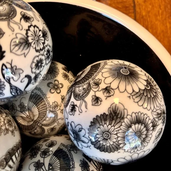 Elegant Chinoiserie Porcelain Ceramic Ball Black & White Carpet Balls Home Decor - Picture 12 of 16